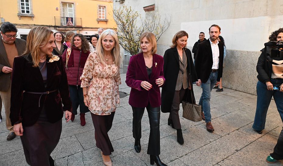 
			      La consejera de Cultura, Patricia del Pozo, junto a la alcaldesa de Jerez, María José García Pelayo, en una imagen de archivo.			    
			  